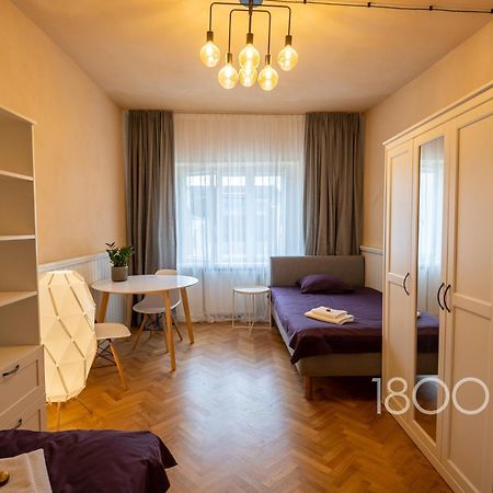 1800 By Vince Stay - Private Rooms In Town Hall Square タルトゥ エクステリア 写真