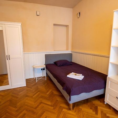 1800 By Vince Stay - Private Rooms In Town Hall Square タルトゥ エクステリア 写真