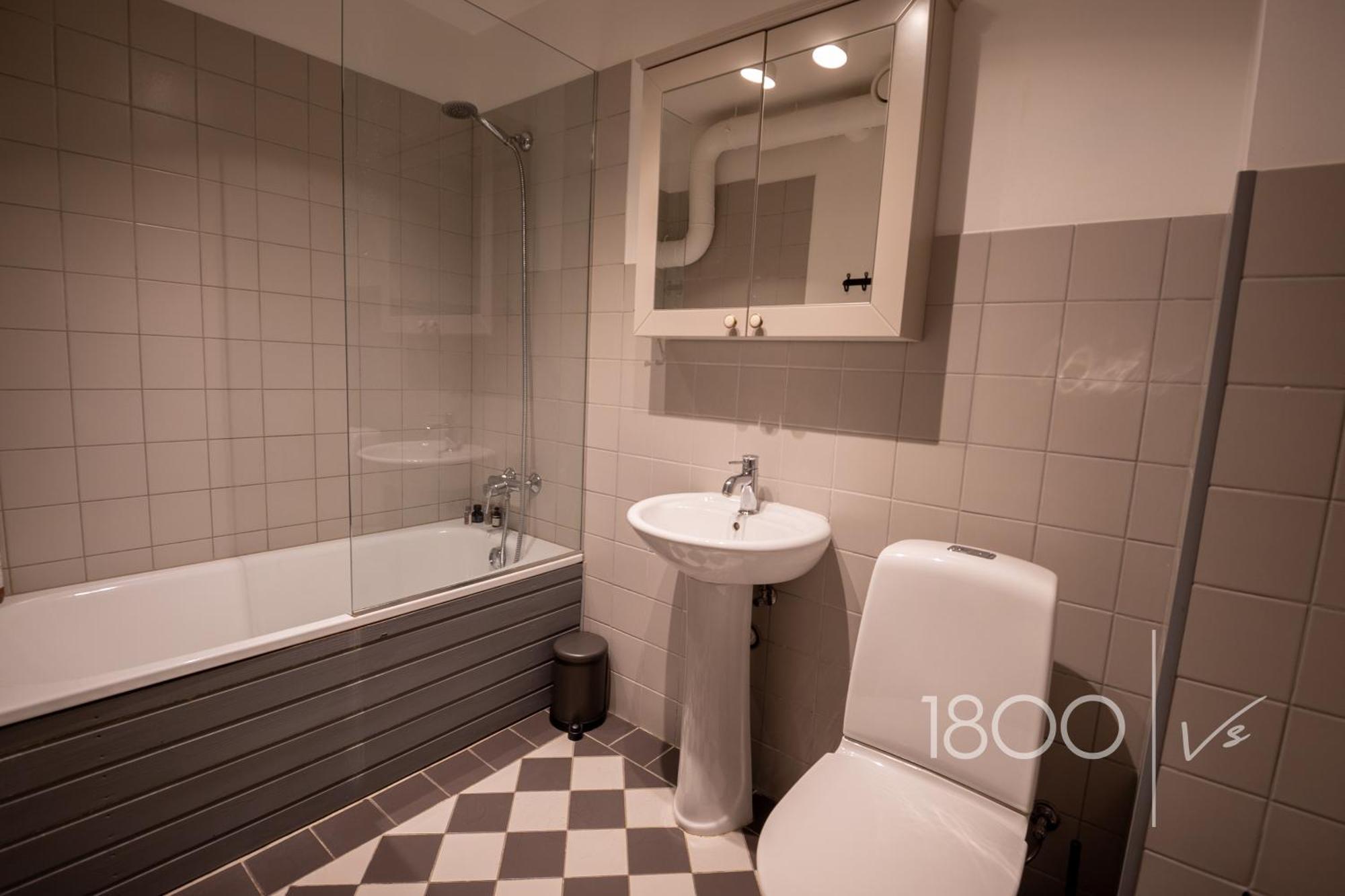1800 By Vince Stay - Private Rooms In Town Hall Square タルトゥ エクステリア 写真